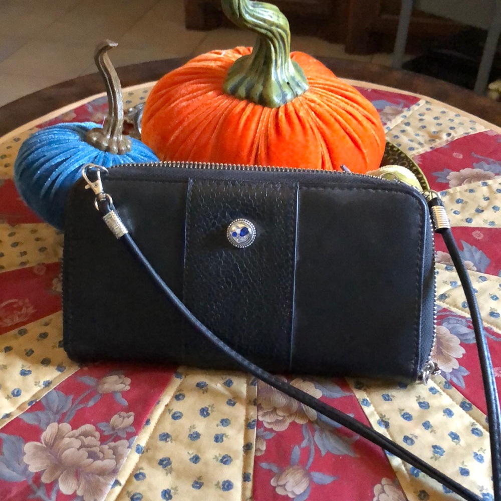 Magnolia and vine wallet with two small snaps